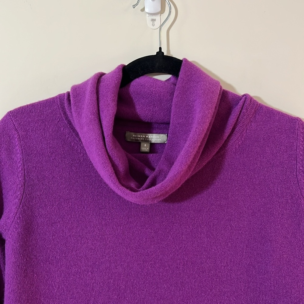 Neiman Marcus Women’s 100% Cashmere Sweater - Picture 3 of 6